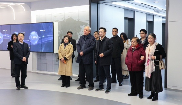 周國富率浙江大學(xué)校友代表團考察托普云農(nóng)